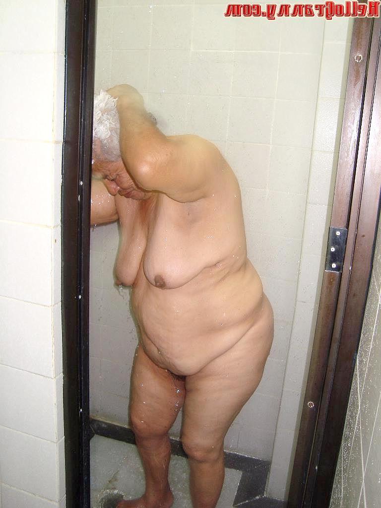 16P Blue dildo in big fat pussy from old grandma