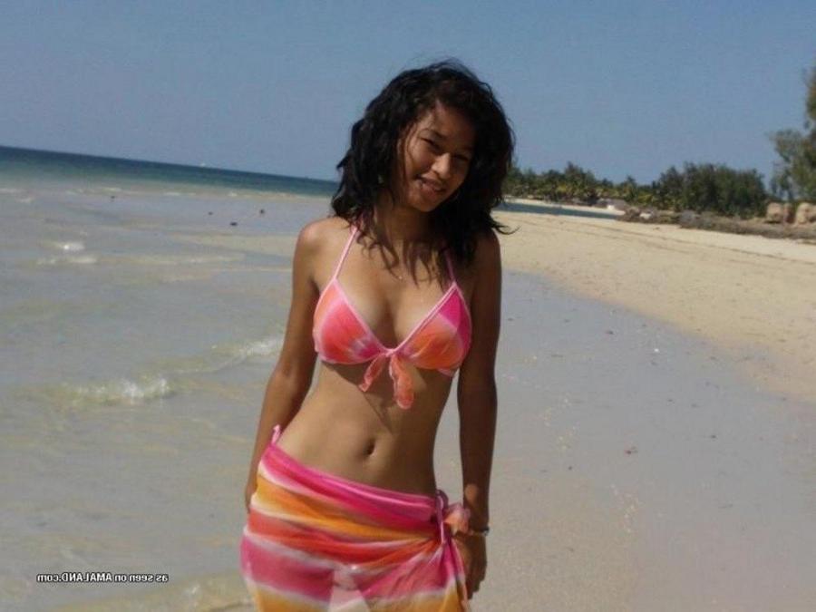 12P Collection of an amateur cutie posing in sexy outfits