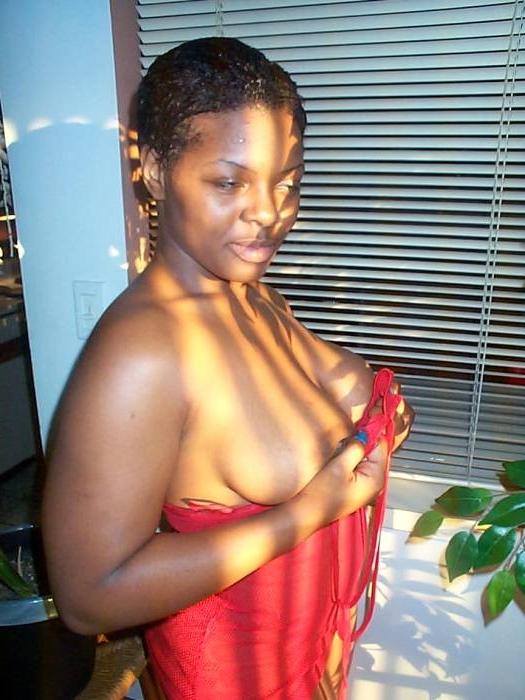18P Black amateur gfs posing for pics