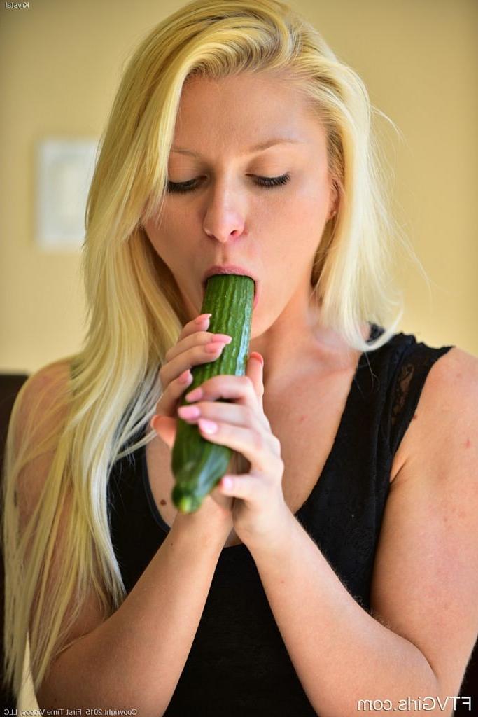 15P Cucumber Pussy Lips