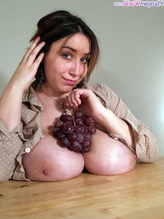 20P huge boobs amateur plumper poser