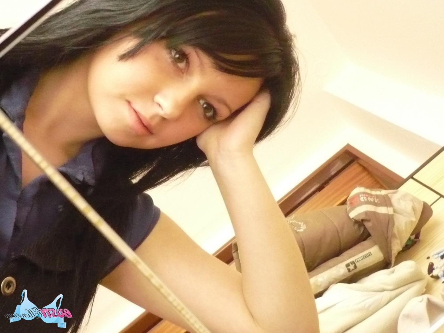 16P Big natural boob girl selfshots in mirror