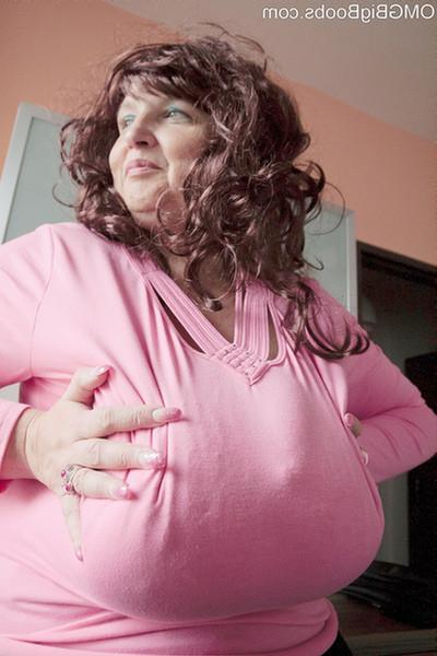 15P Plump mature amateur Anika flaunts her massive breasts