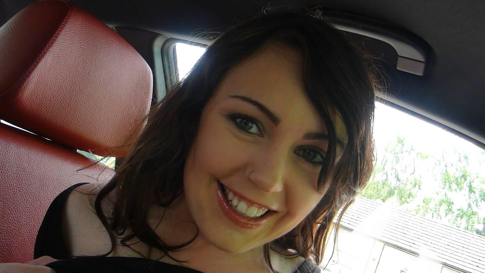 16P Amateur exhibitionist Kayce drives us to the park where she flas