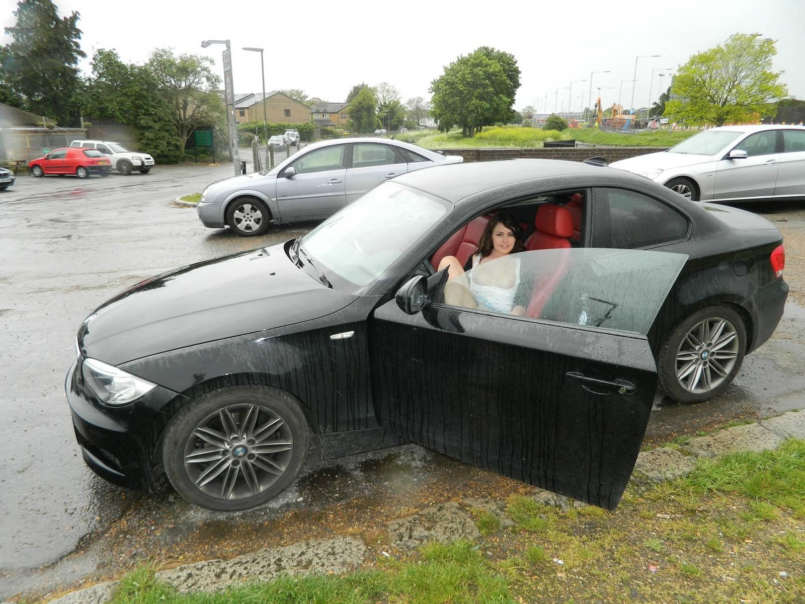 16P Amateur exhibitionist Kayce drives us to the park where she flas