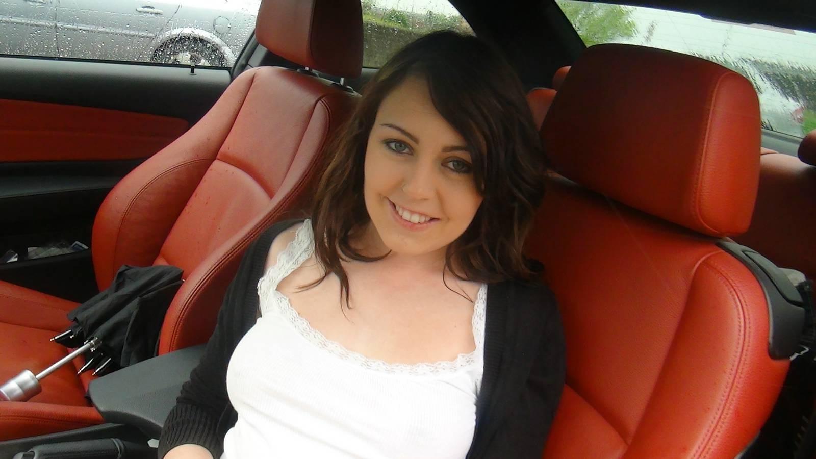 16P Amateur exhibitionist Kayce drives us to the park where she flas