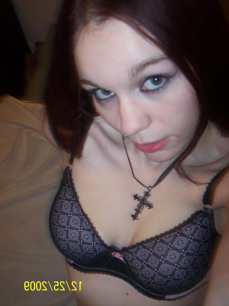 10P chick whos into bondage gets hard cock to suck on