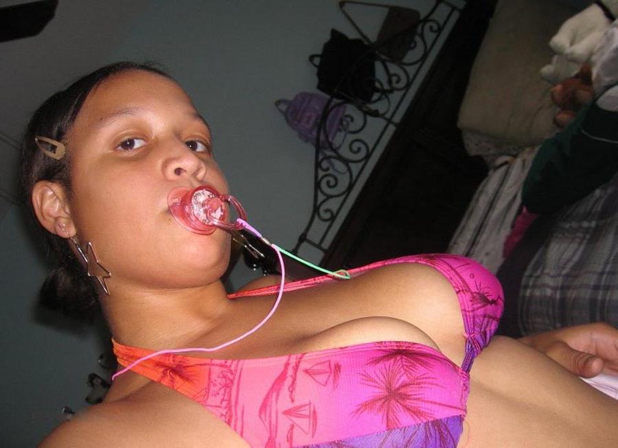 10P hot thick ebony chicks posing slutty on cam