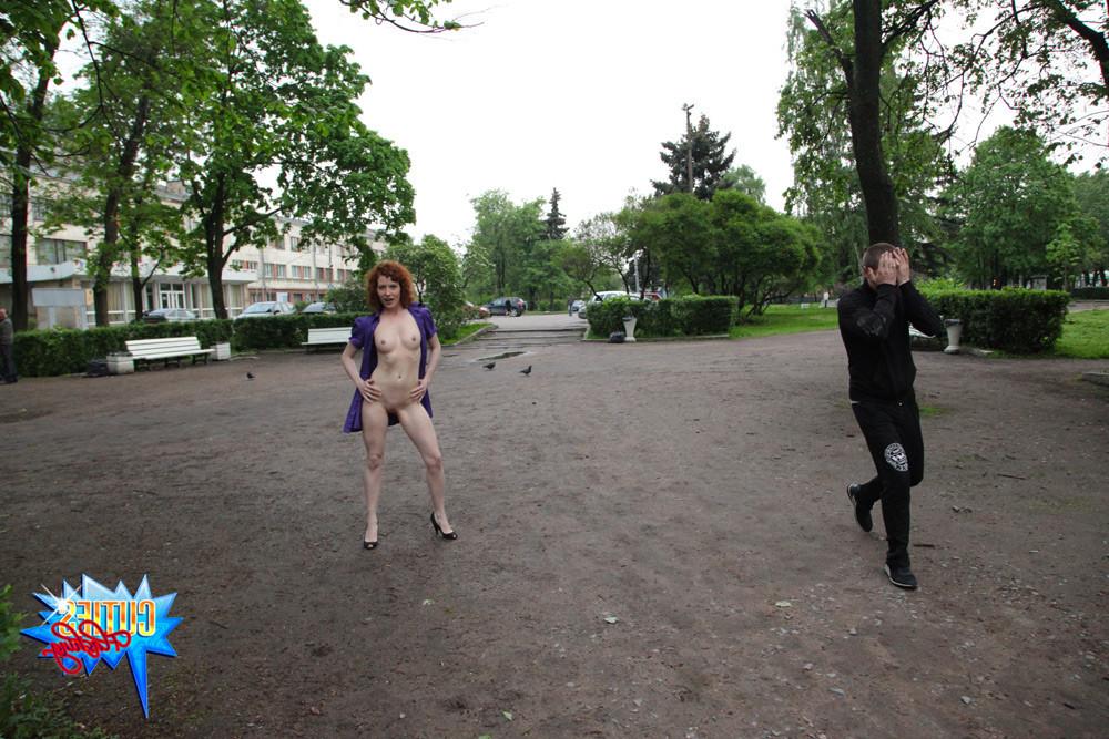 16P Sexy exhibitionist babe drives passersby ecstatic