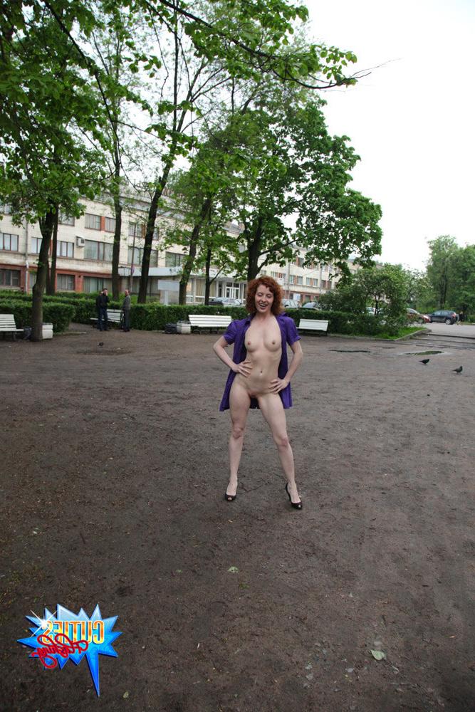 16P Sexy exhibitionist babe drives passersby ecstatic