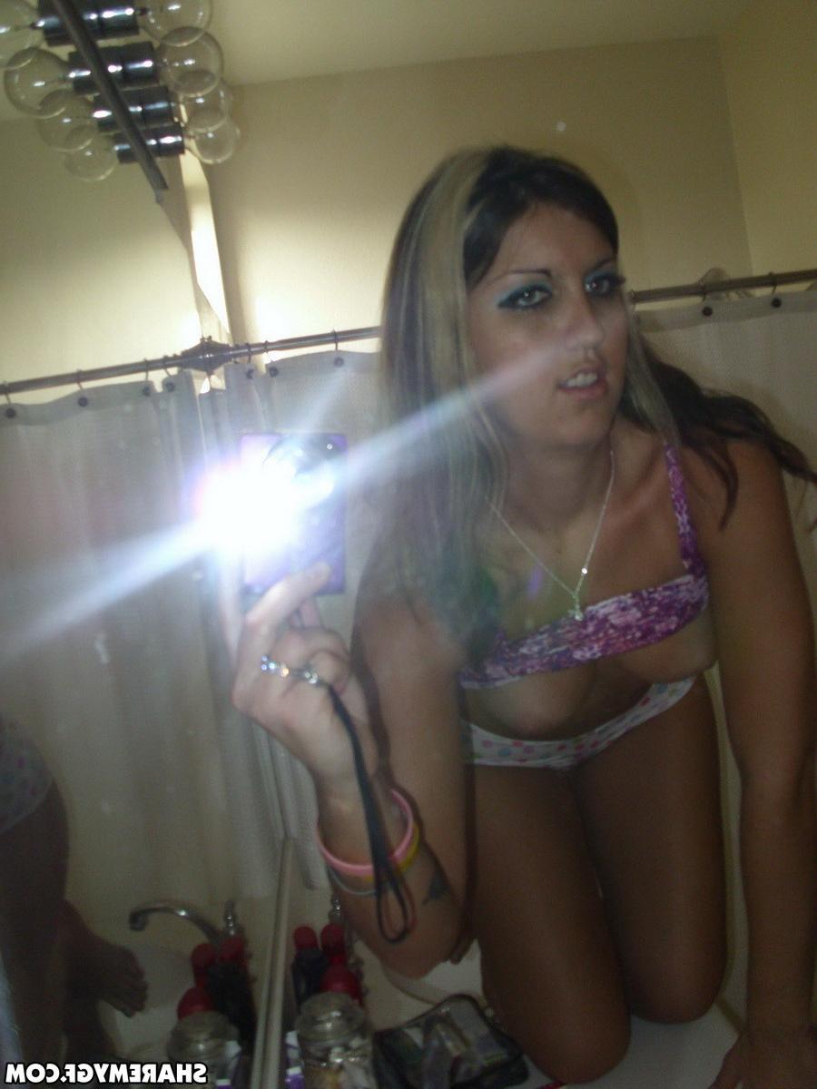 12P Drunk girlfriend gets naked for her boyfriend