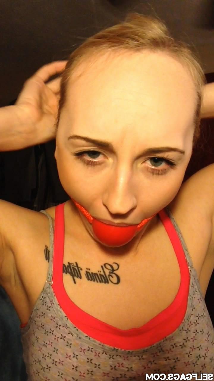 6P Sexy amateur blonde gag herself and drools