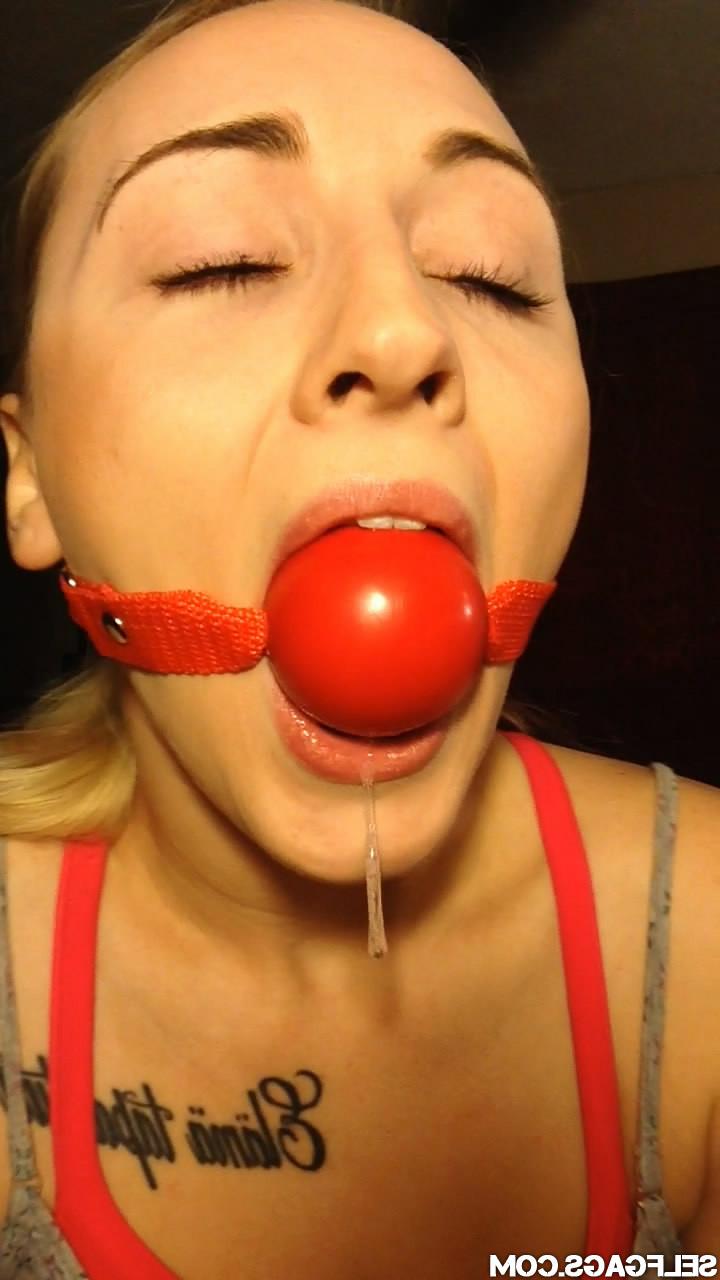 6P Sexy amateur blonde gag herself and drools
