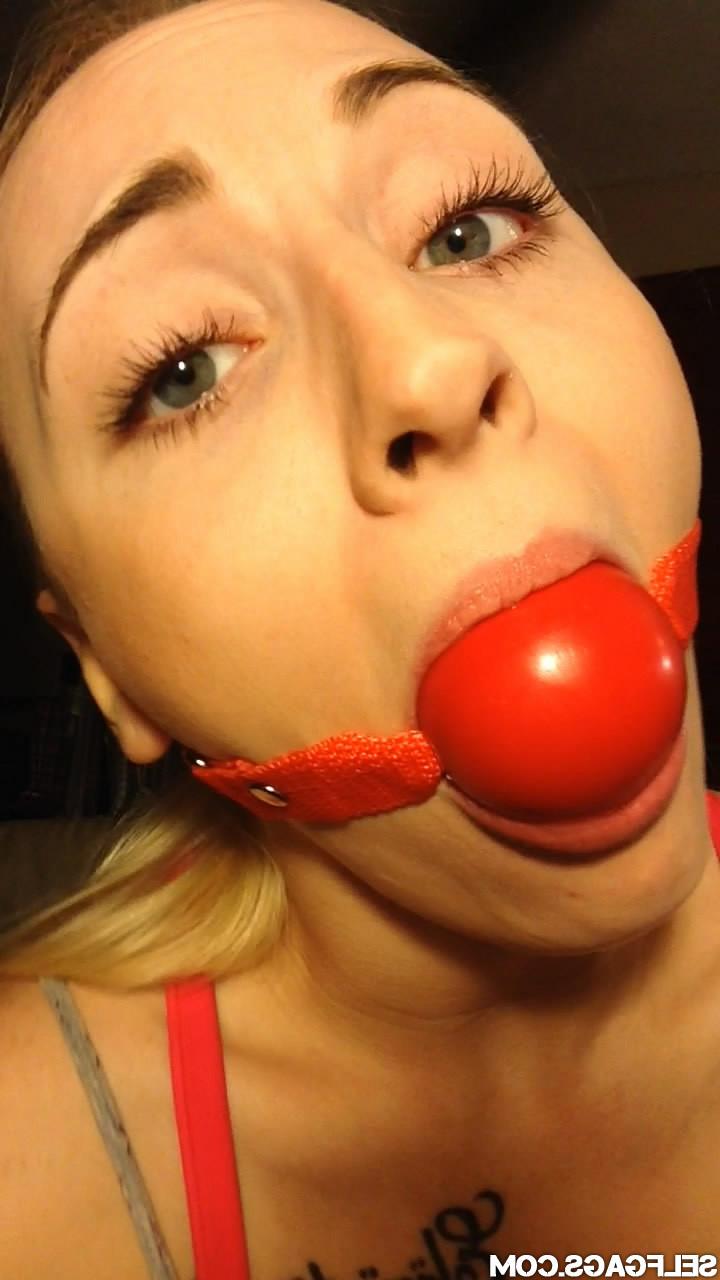 6P Sexy amateur blonde gag herself and drools
