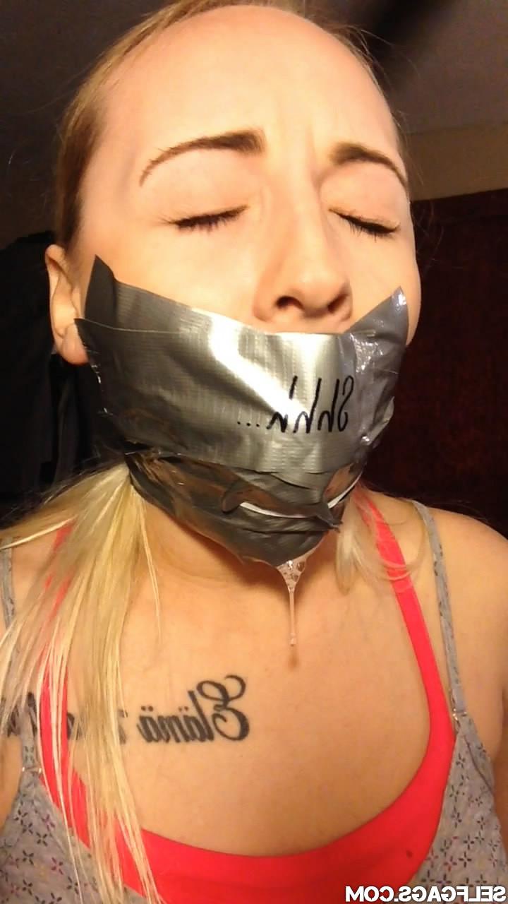 6P Sexy amateur blonde gag herself and drools