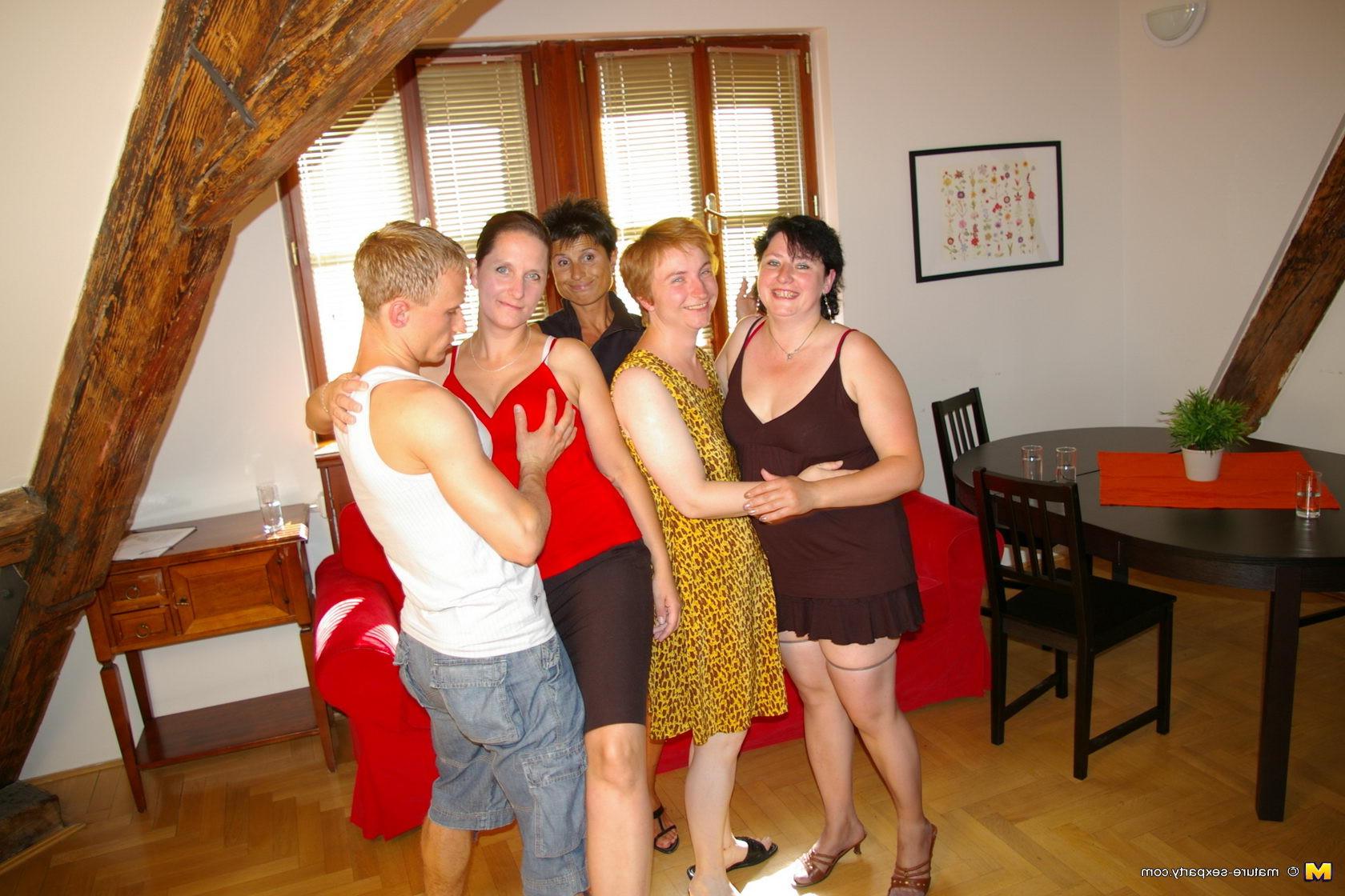 16P One lucky dude banging a lot of mature sluts