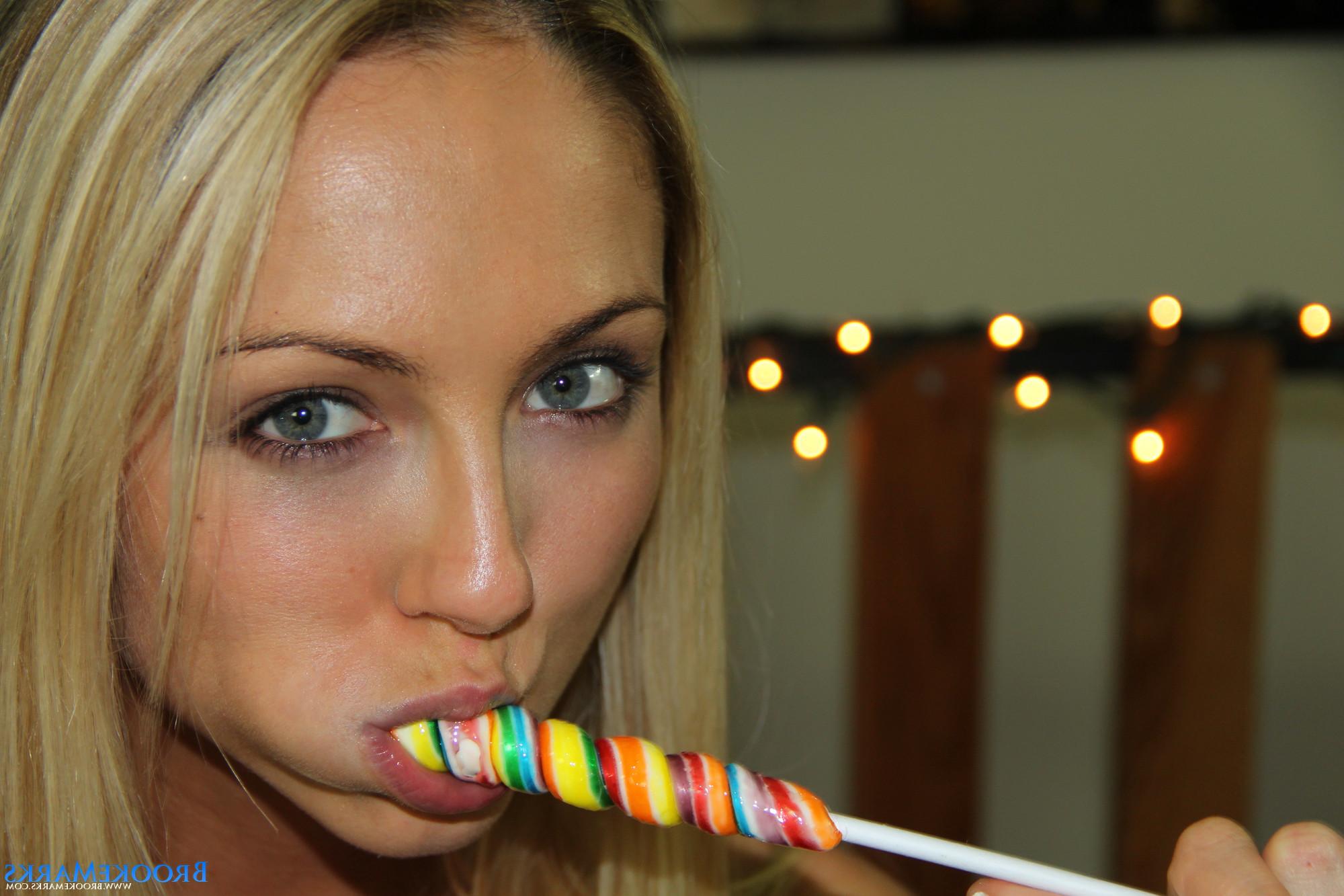 14P Brooke Marks blowjob fun
