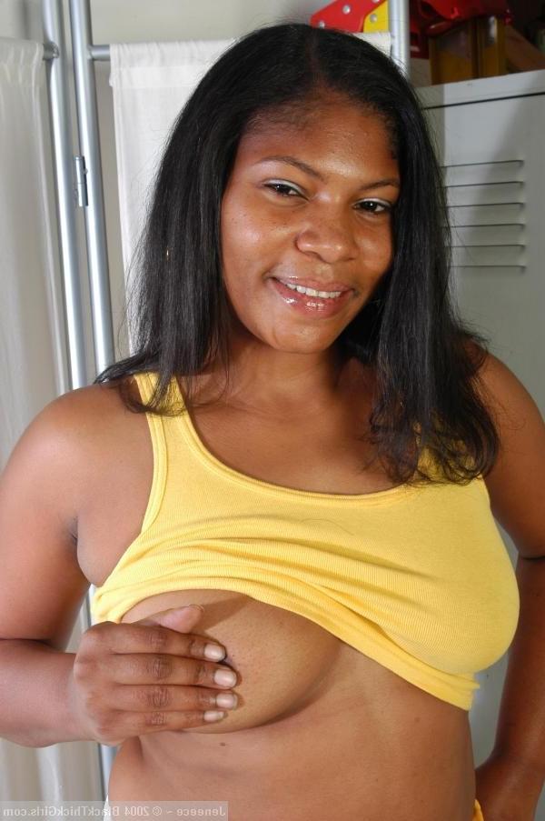 18P Black thick gfs posing for pics