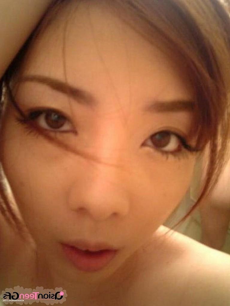 10P Innocent looking young japanese devil