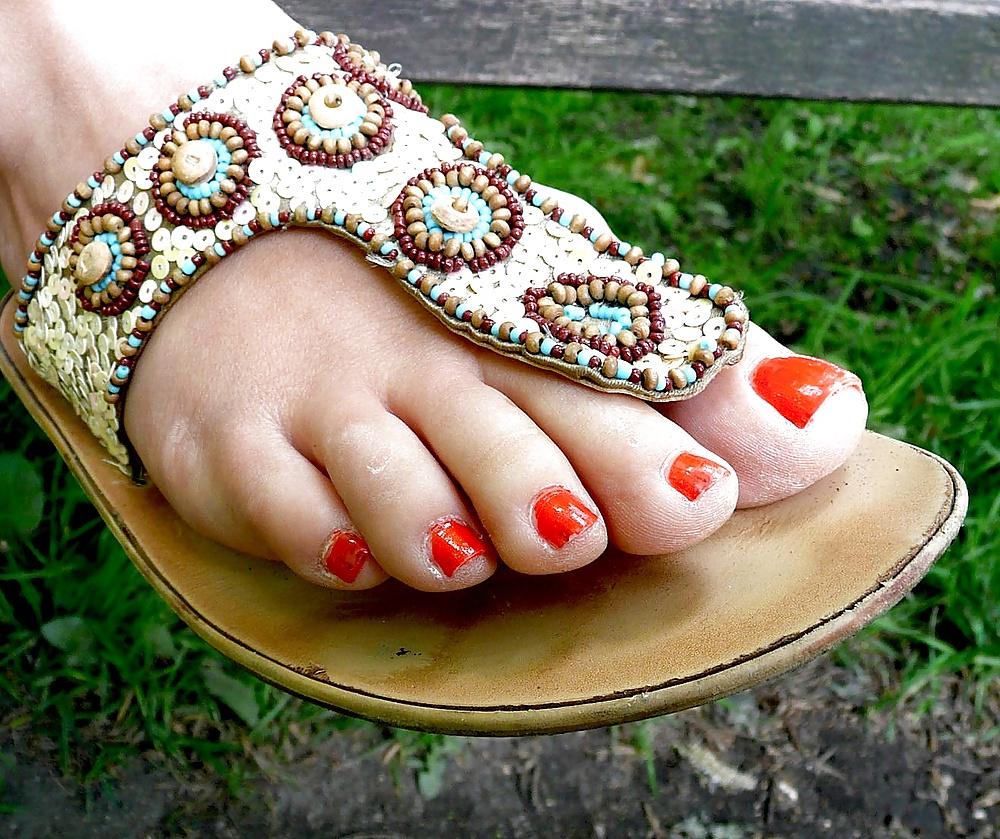 25P Celebrity feet and random footjobs