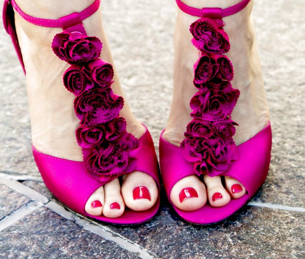 25P Celebrity feet and random footjobs