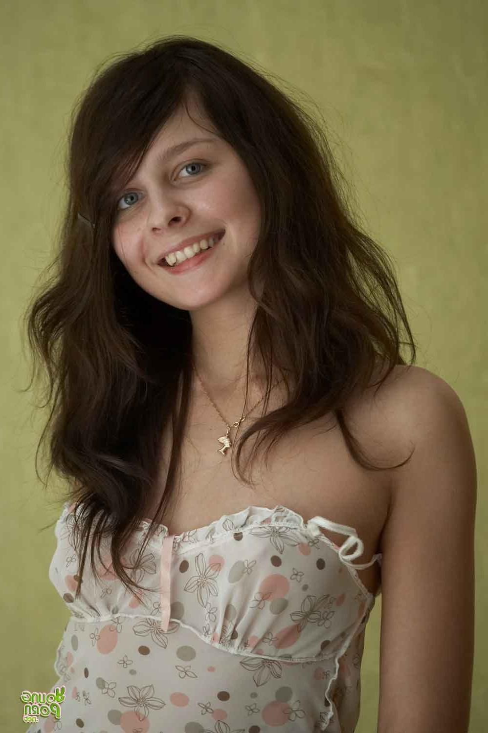 15P Innocent brunette lady showing her pussy