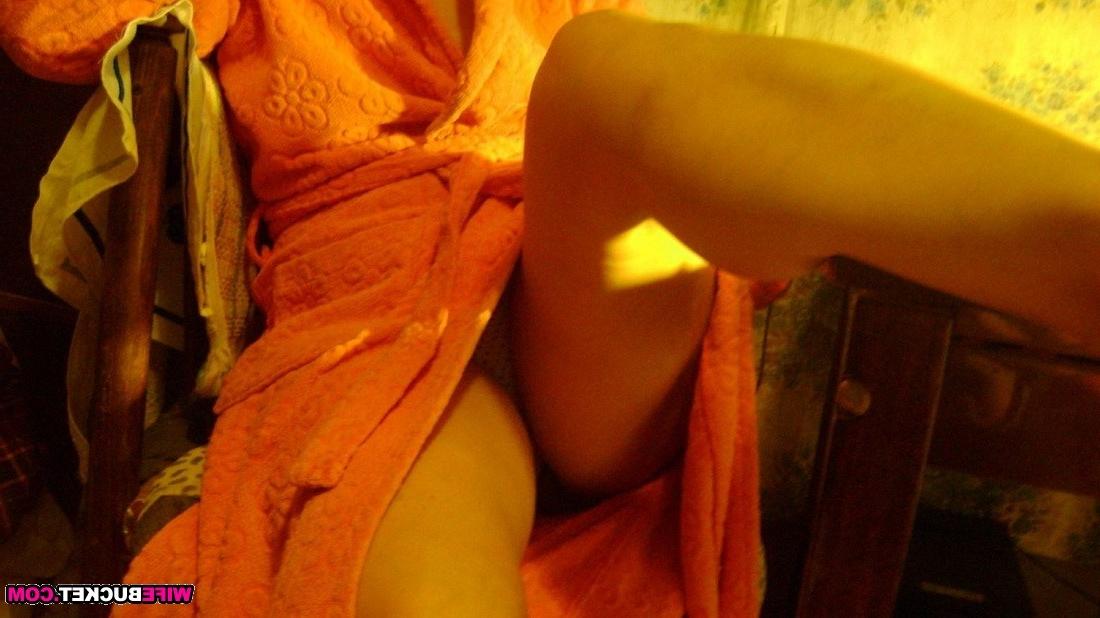 19P Amateur wifes posing naked
