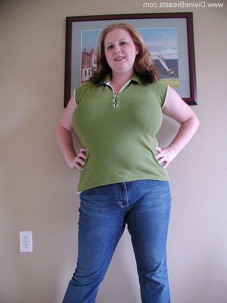 15P Plump amateur babe squeezes and pulls gigantic melons