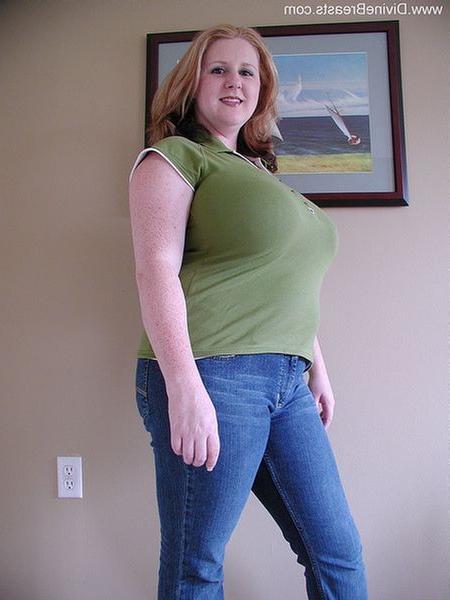 15P Plump amateur babe squeezes and pulls gigantic melons