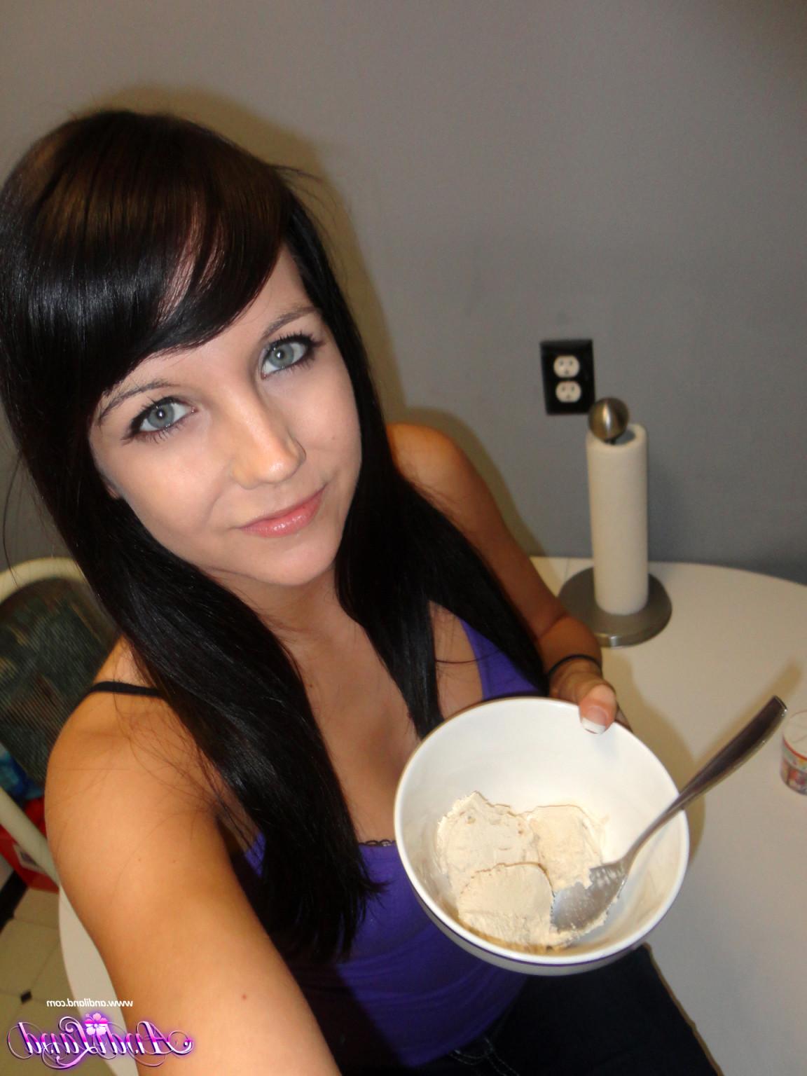 15P Cute teen girl naked and messy