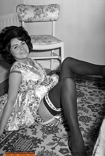 20P Vintage pics of sexy natural cuties with hairy bushes