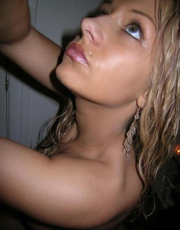 10P Busty amateur chick showing off her big boobs at GF Melons