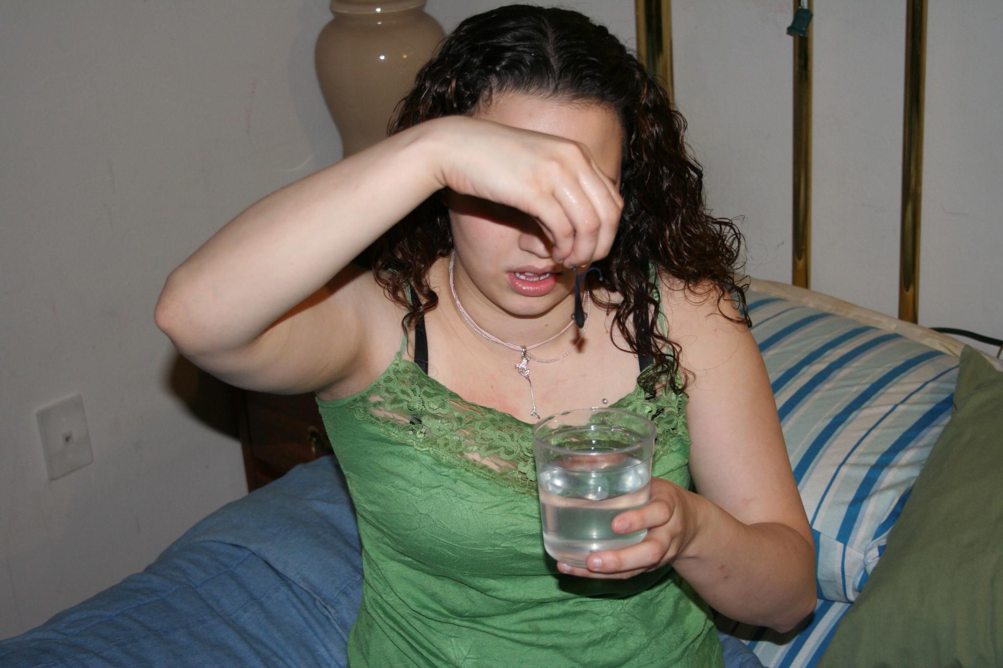 12P Girls swallow LIVE FISH