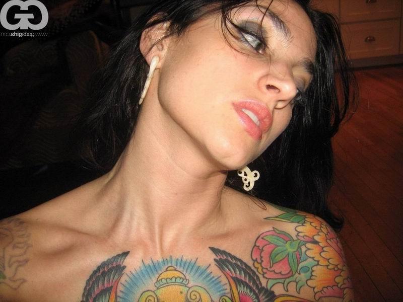 11P Extreme tattoo and piercing
