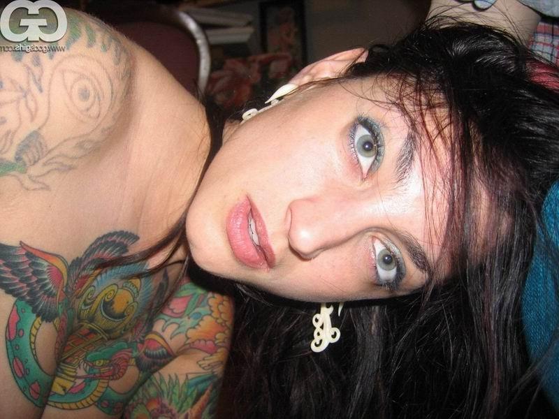 11P Extreme tattoo and piercing