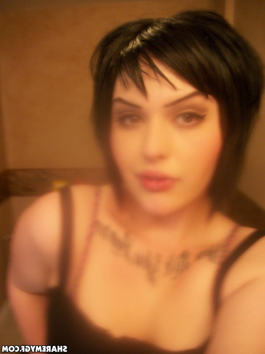 12P Chubby girlfriend taking selfie pics for her boyfriend