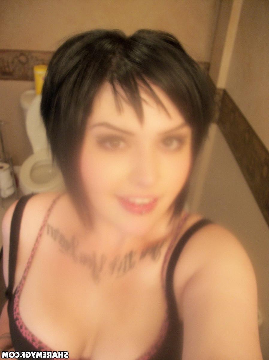 12P Chubby girlfriend taking selfie pics for her boyfriend