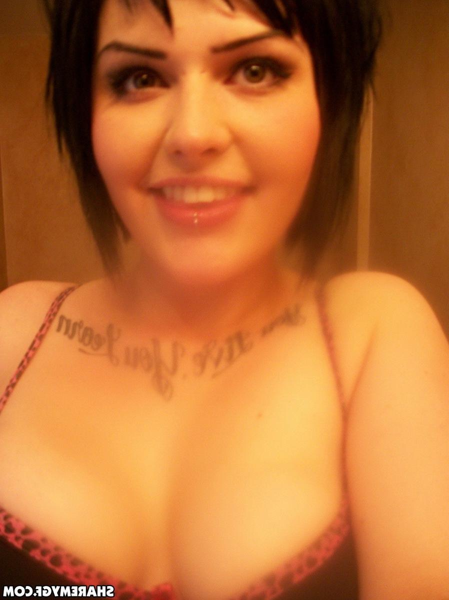 12P Chubby girlfriend taking selfie pics for her boyfriend
