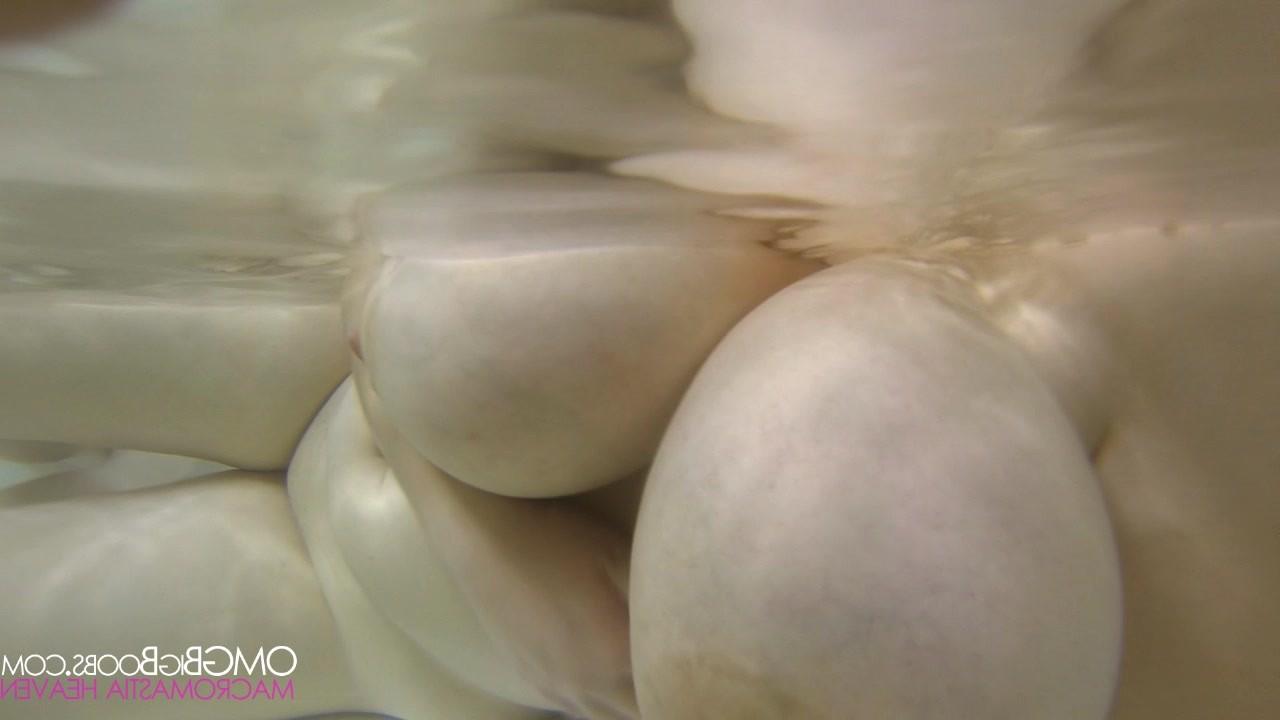 15P BBW babe Emily floats her humongous melons underwater
