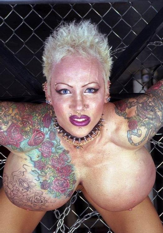 15P Extreme tattoo and piercing