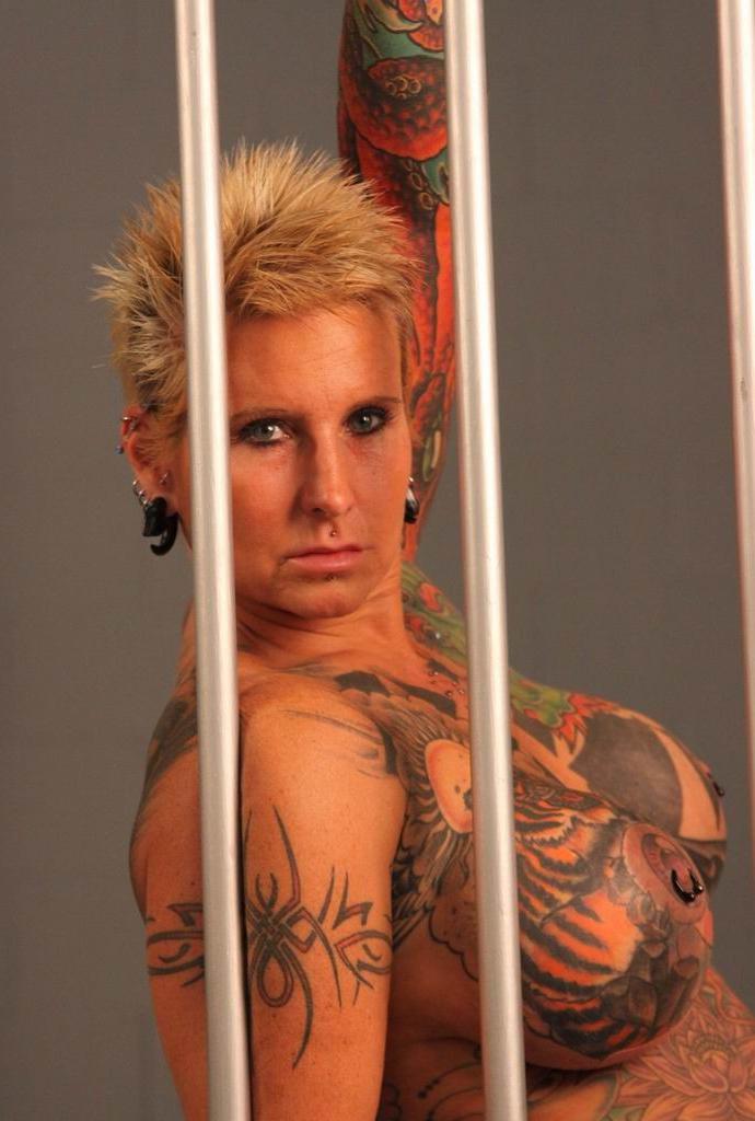 15P Extreme tattoo and piercing