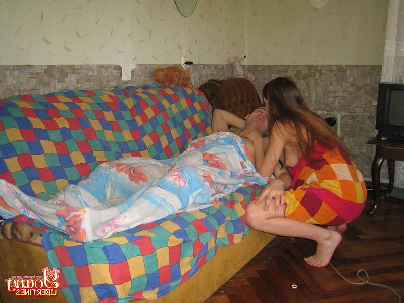 16P Nice girl comes to her boyfriend and sucks his cock