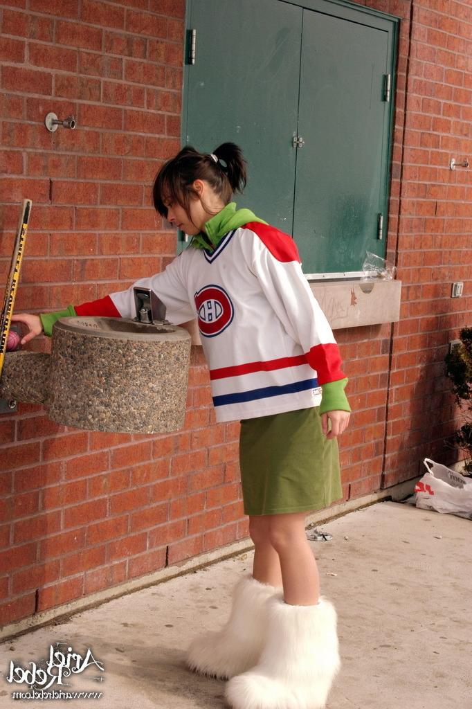 16P Hockey teen flashing pussy