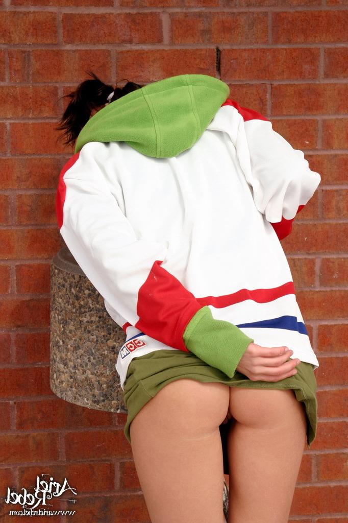 16P Hockey teen flashing pussy