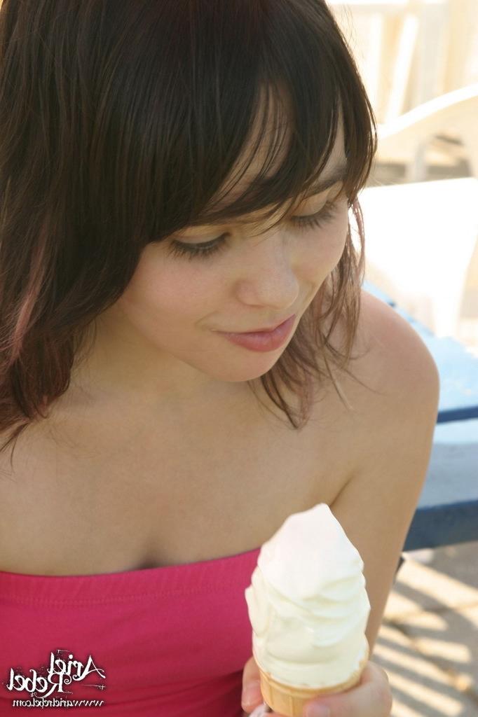 16P Cutie teen flashing outdoors