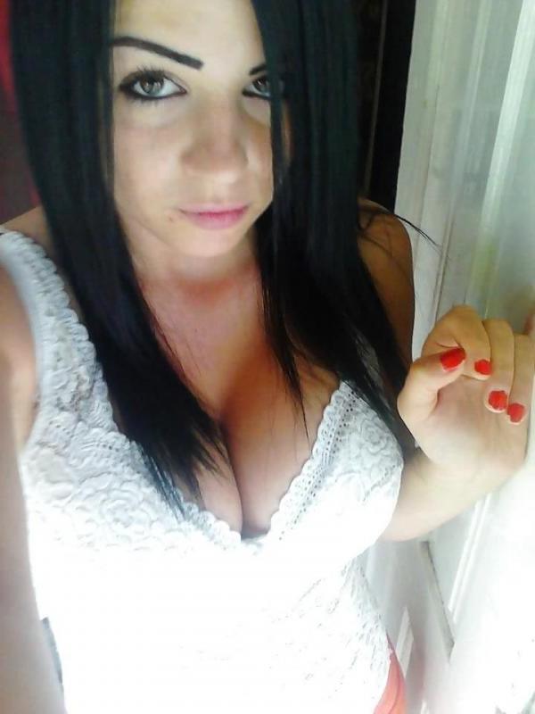 16P Naughty amateur girlfriends flaunting huge juicy melons