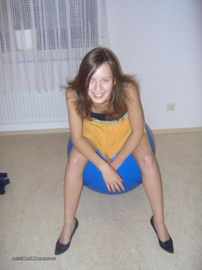 11P Collection of an amateur chick posing for her boyfriend