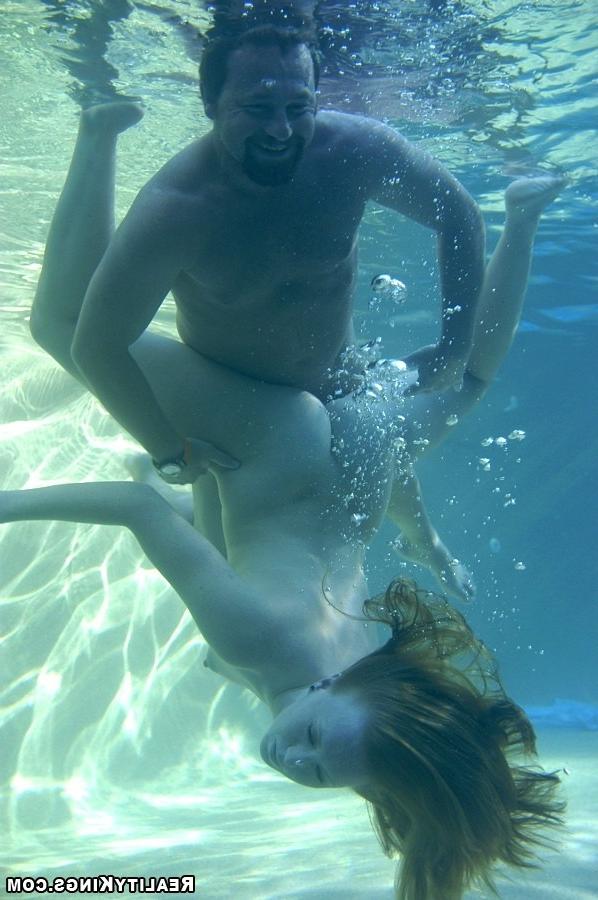 20P Fucking underwater