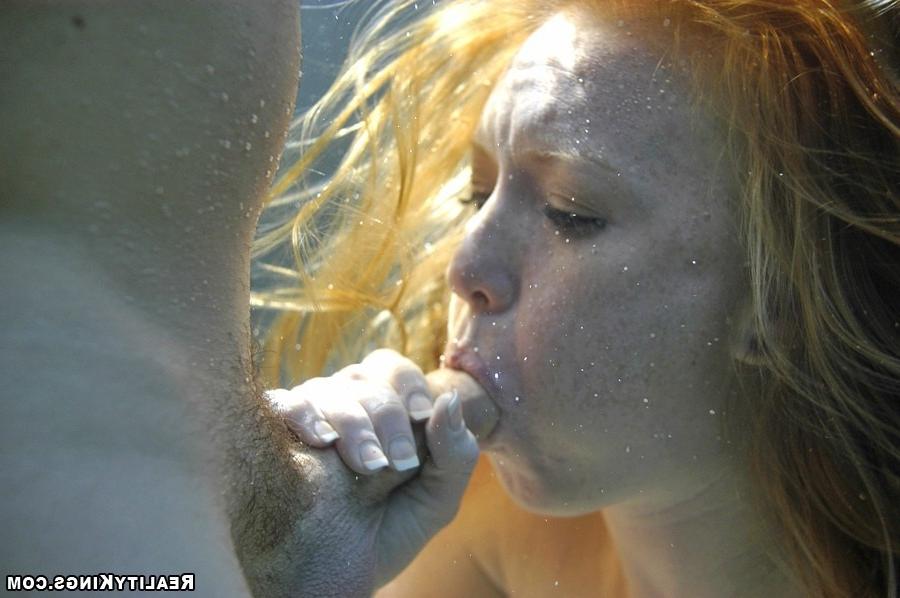20P Fucking underwater