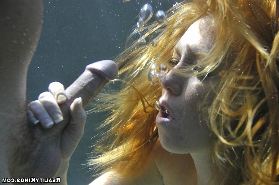 20P Fucking underwater